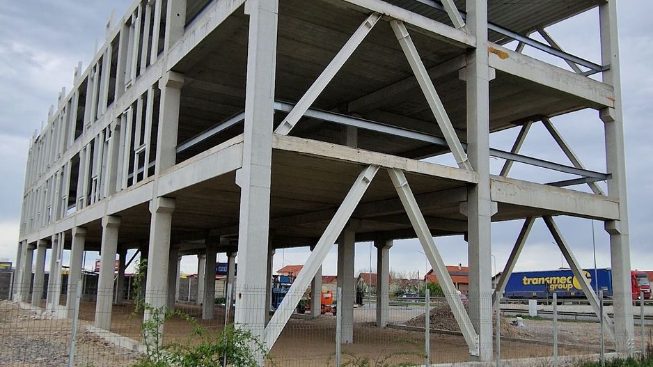 cladire comerciala cu 2 chiriasi lânga centura Oradea - Poză 12