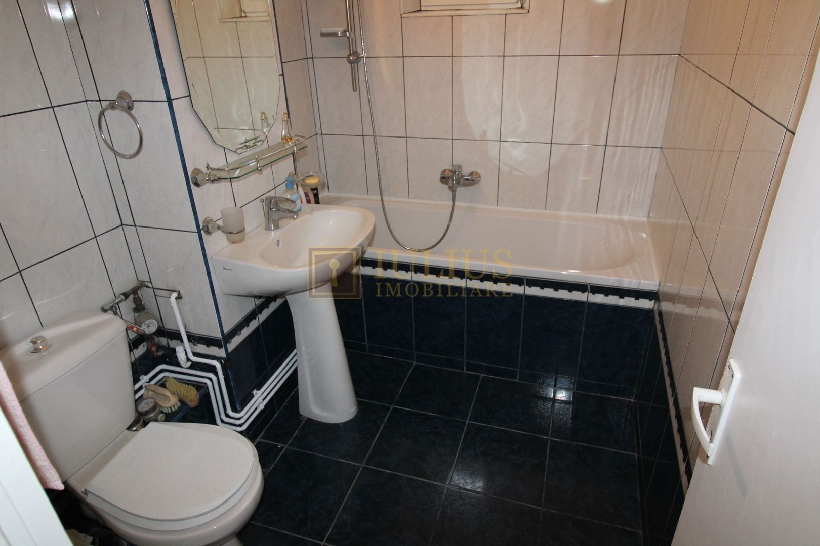 2 camere,  centrala proprie, la 3 minute de Spitalul Judetean - Poză 3