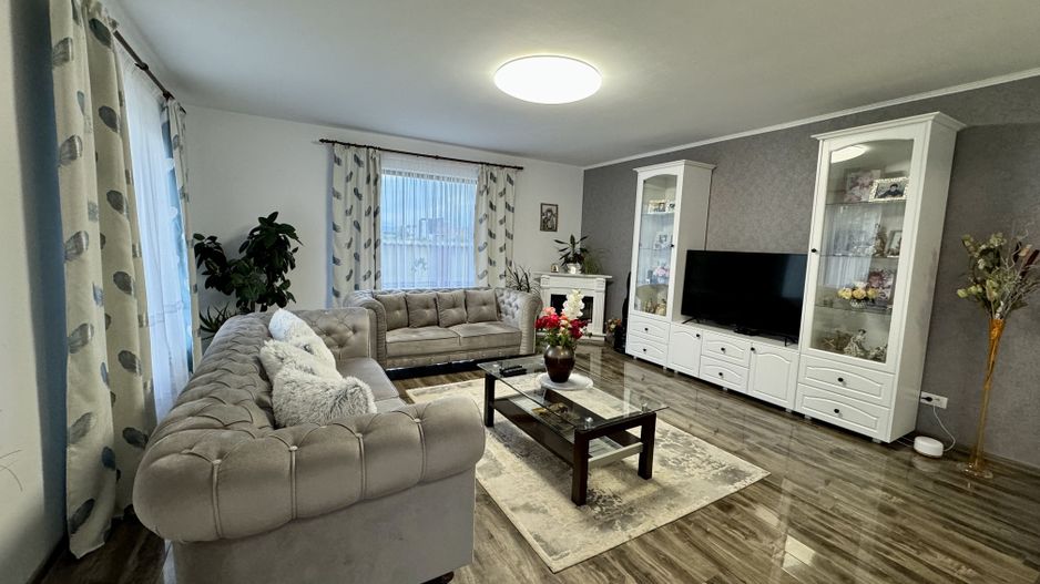 Casă Spațioasă de Vânzare în Ghimbav | Două Apartamente | Teren 579 mp - Poză 13