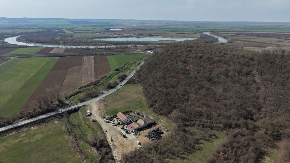 1,2 ha teren comercial/industrial cu hale in Baratca Paulis Arad - Poză 2
