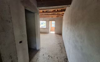 ila cu 6 camere + casă locuibilă pe teren intravilan de 1700 mp, cu vi - Poză 17