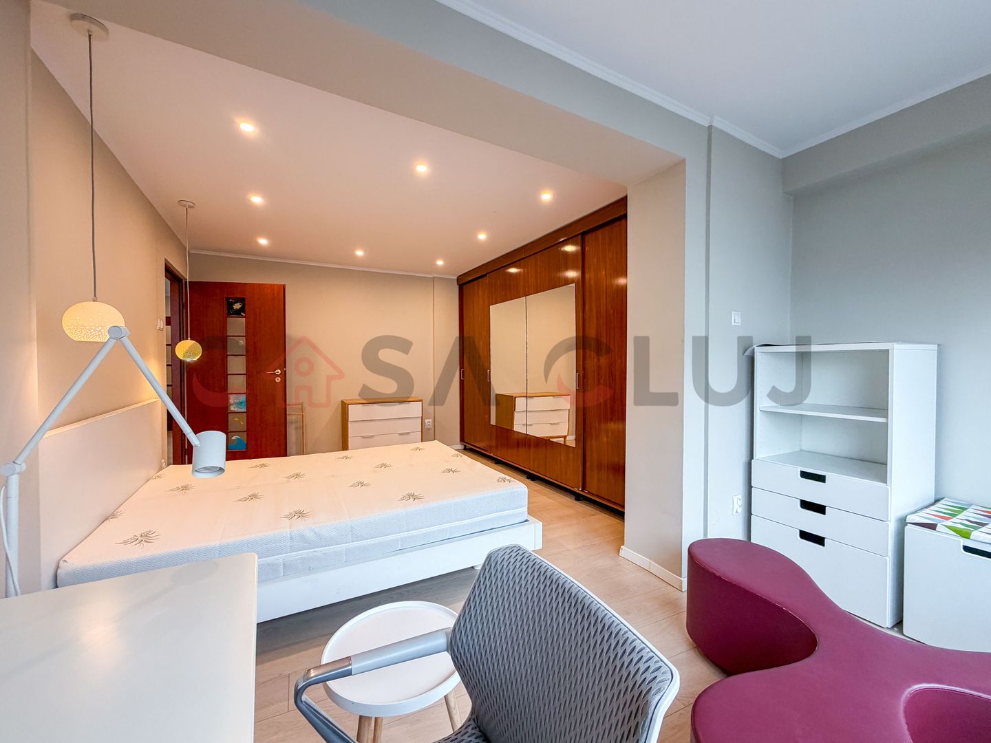 2 camere, cu vedere la Piata Mihai Viteazul! - Poză 1