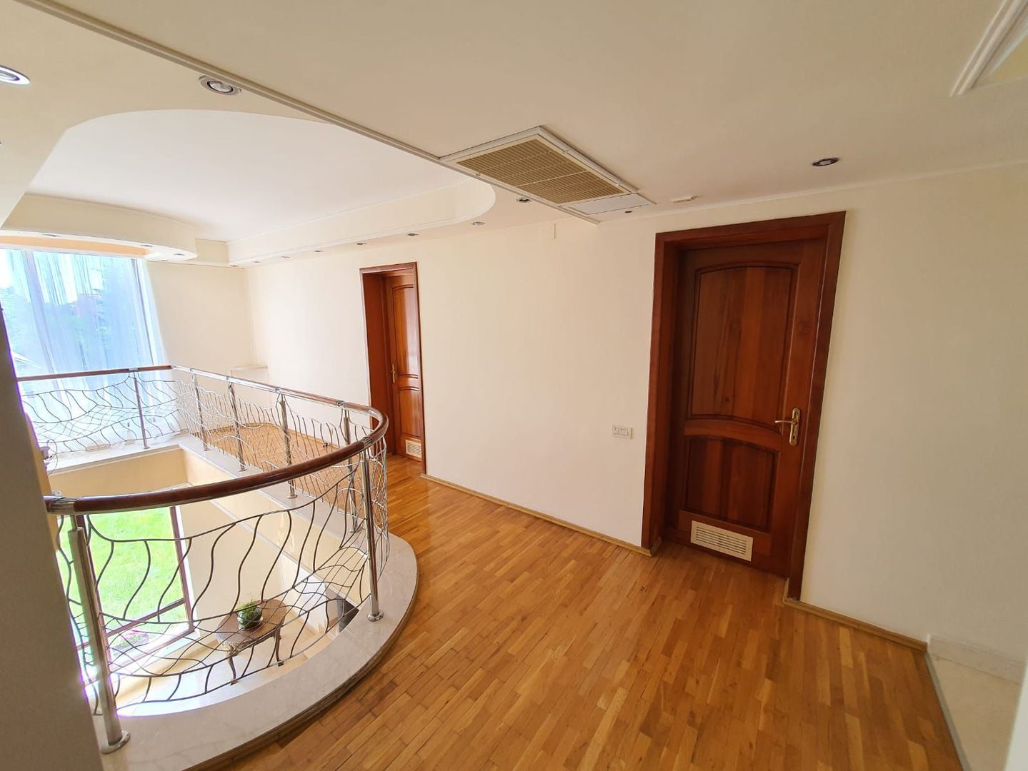 Vila unicata | Teren de 3000 m2 | Piscina si vegetatie matura - Poză 13