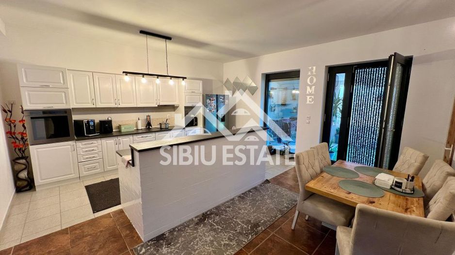Casa moderna, spațioasa, curte generoasa pe un nivel în Sura Mare - Poză 5
