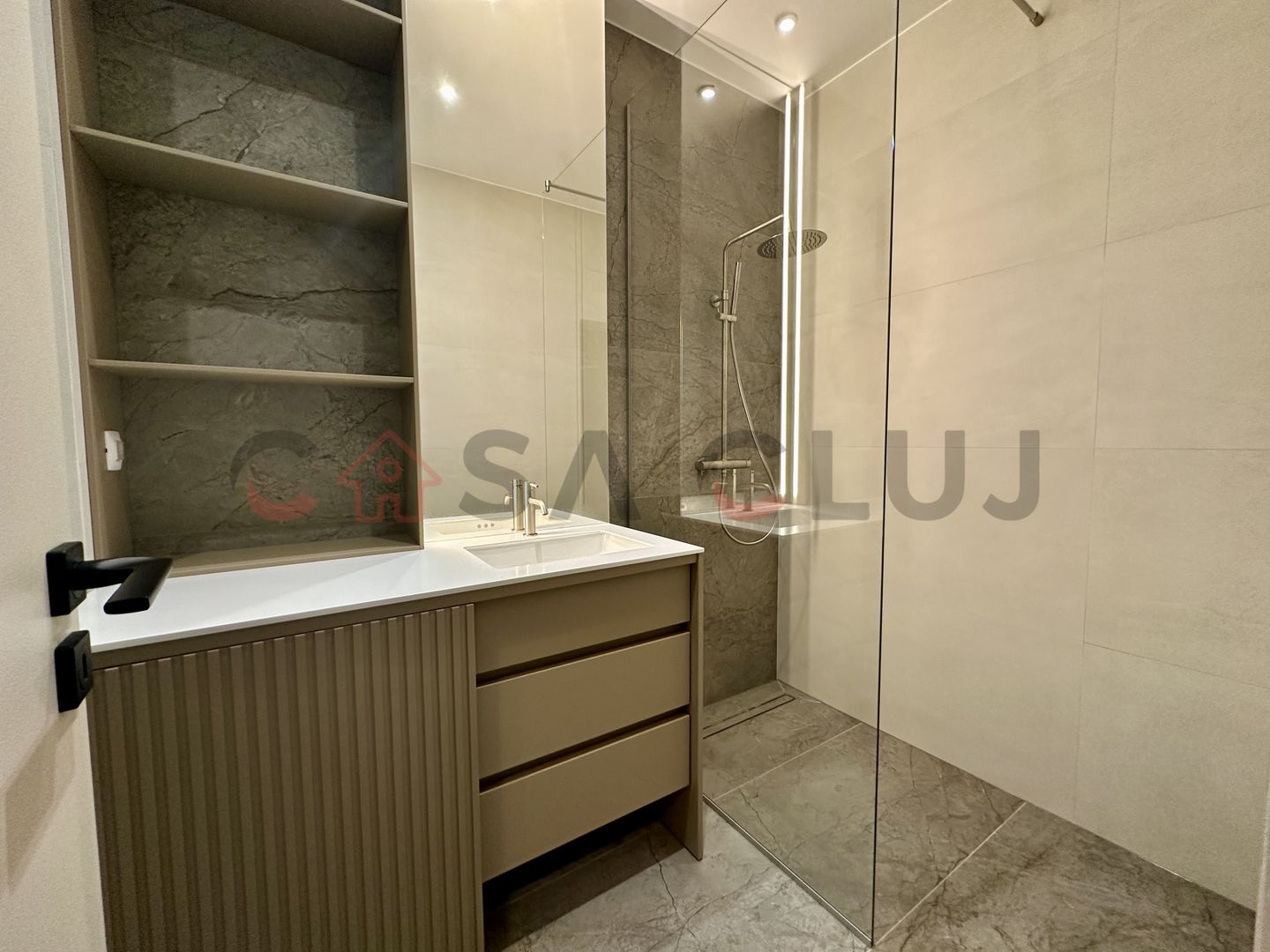 Apartament ultrafinisat, spatios. Parcare! Bloc Nou! Zona Fsega! - Poză 7