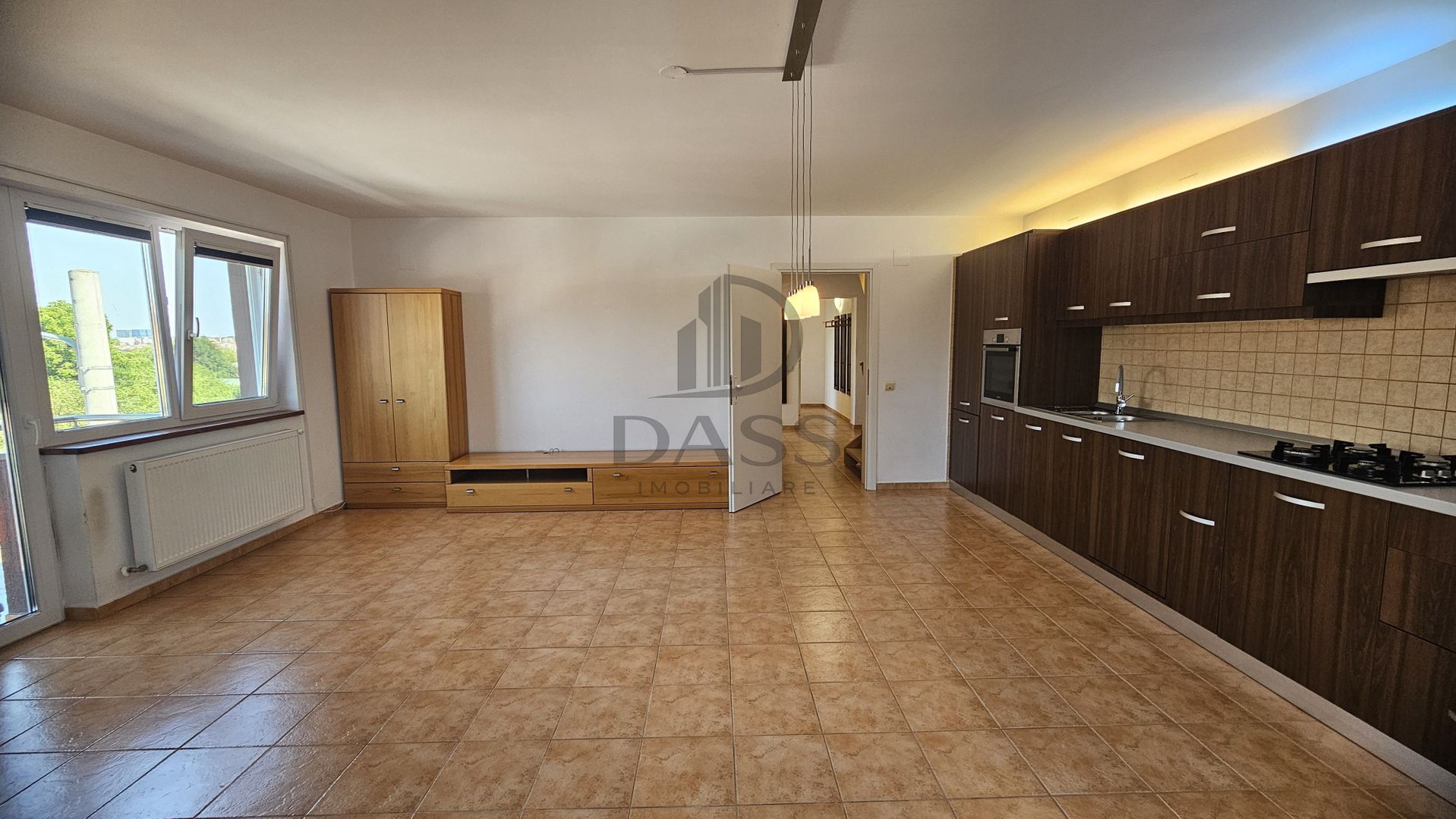 Apartament de inchiriat 6 camere 179 mp Etaj 2 + mansardă - Poză 2