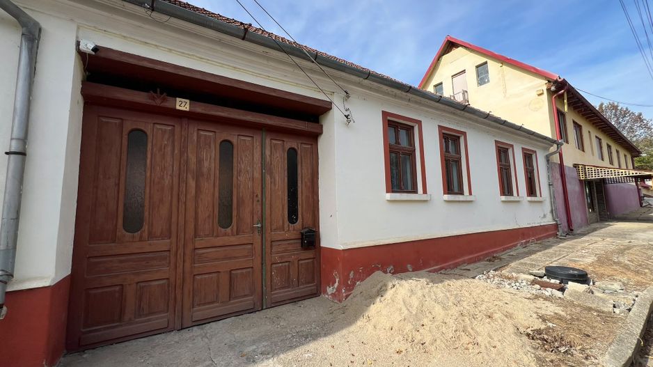 Casă de vânzare în Slatina-Nera. Un refugiu aproape de natură. - Poză 1