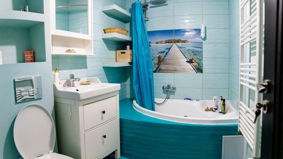 Casă complet mobilată P+1+M - Curte şi loc de parcare- - Poză 12