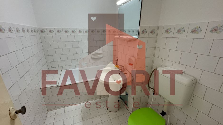 Decomandat. Model spatios. Disponibil imediat. Etaj intermediar. - Poză 16