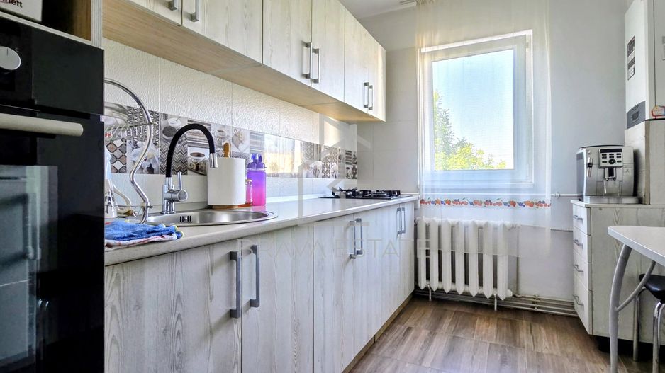 Apartament 3 camere, semidecomandat, mobilat, balcon, Aleea Borșa - Poză 4