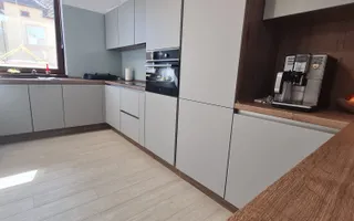 Duplex minimalist cu piscina - Poză 15