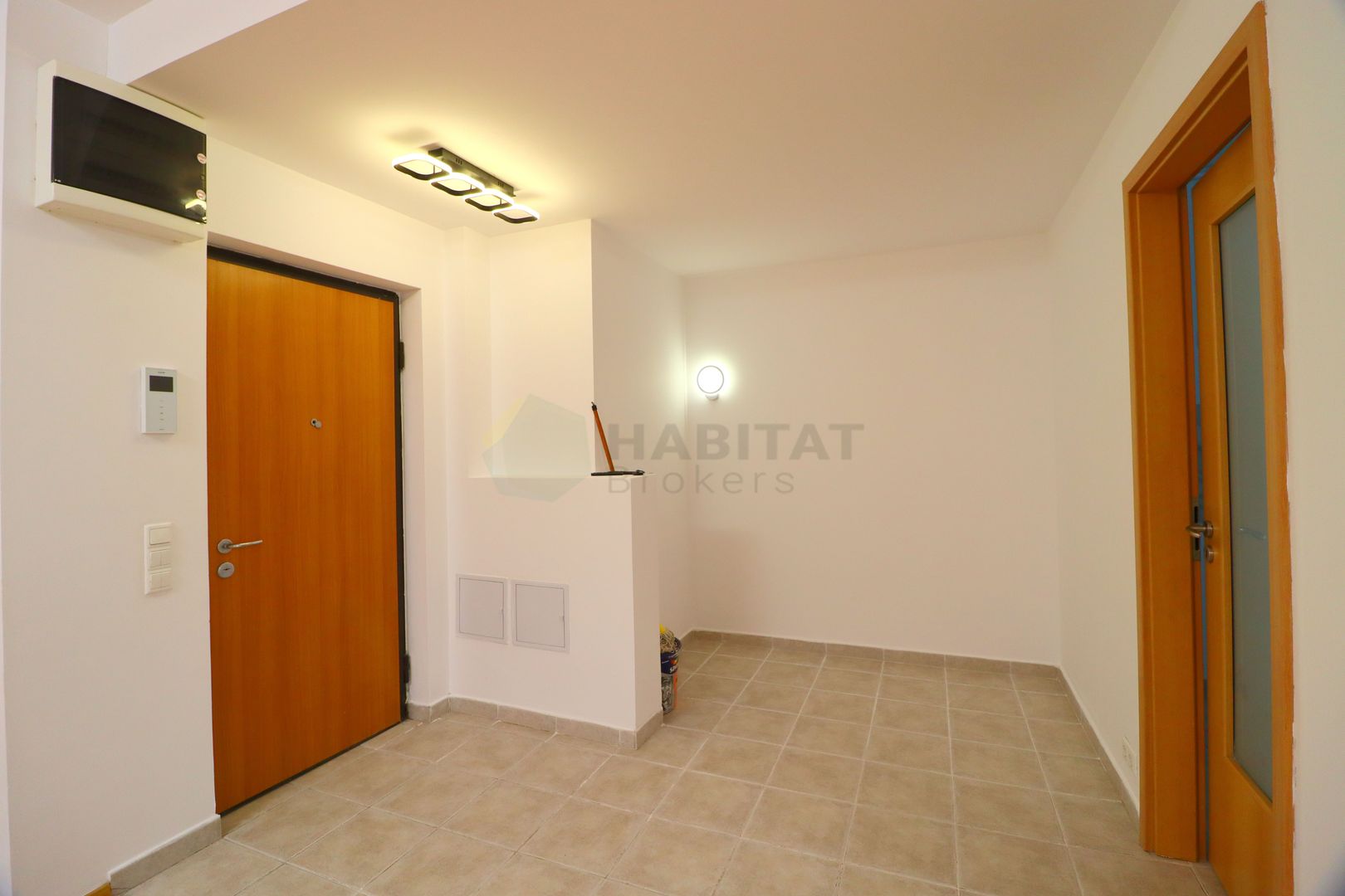 Proaspat igienizat, spatios, parcare subterană - Poză 9