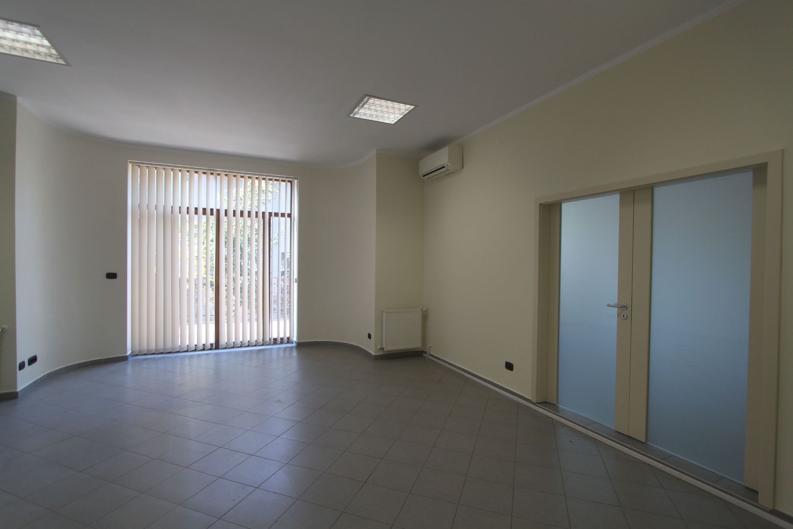 Birouri în vila - zona Balcescu - Poză 28