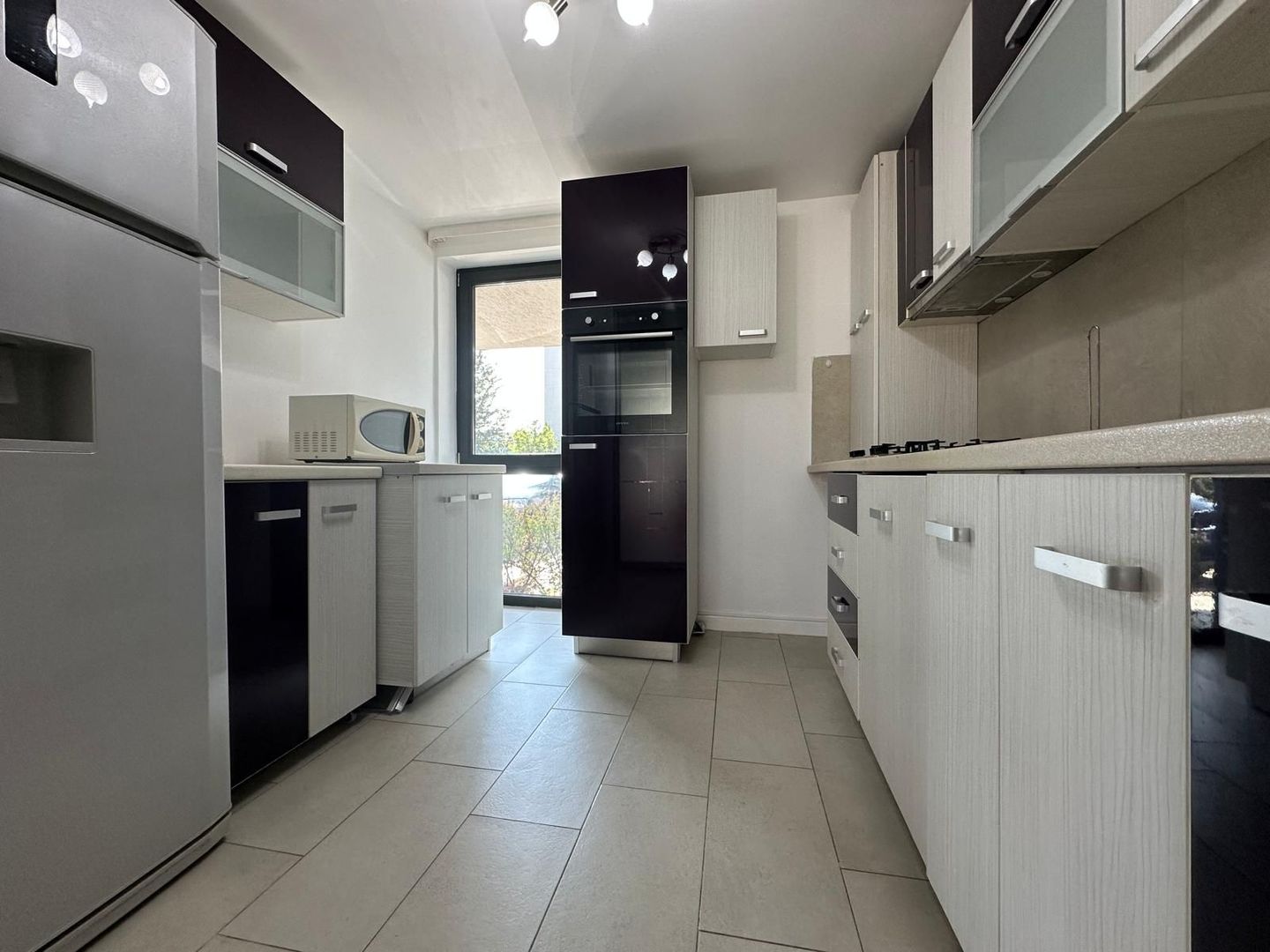 Prelungirea Ghencea – Casă spațioasă, mobilată și utilată, în complex - Poză 10