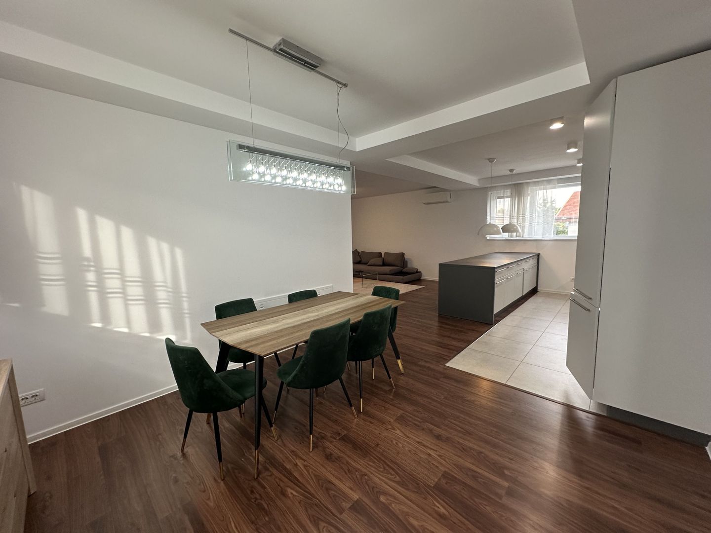 Apartament in vila cu curte-  Dumbravita - Poză 3