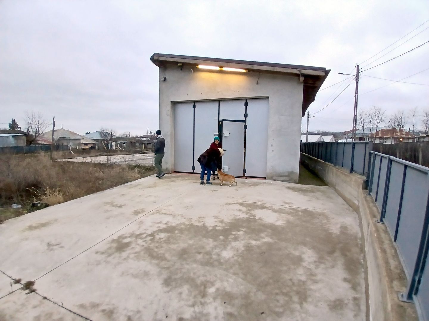 Hală, atelier și locuință, curte cu 900mp teren în Corod - Poză 2