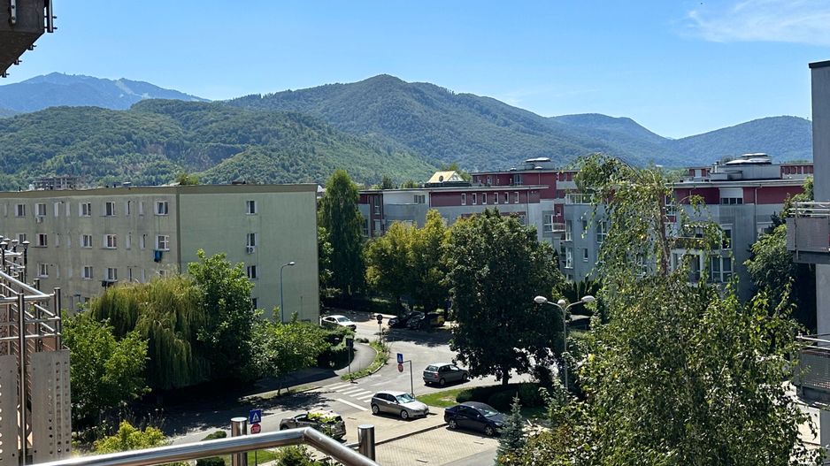 Apartament 2 camere mobilat și utilat cu vedere superbă spre Tâmpa - Poză 2