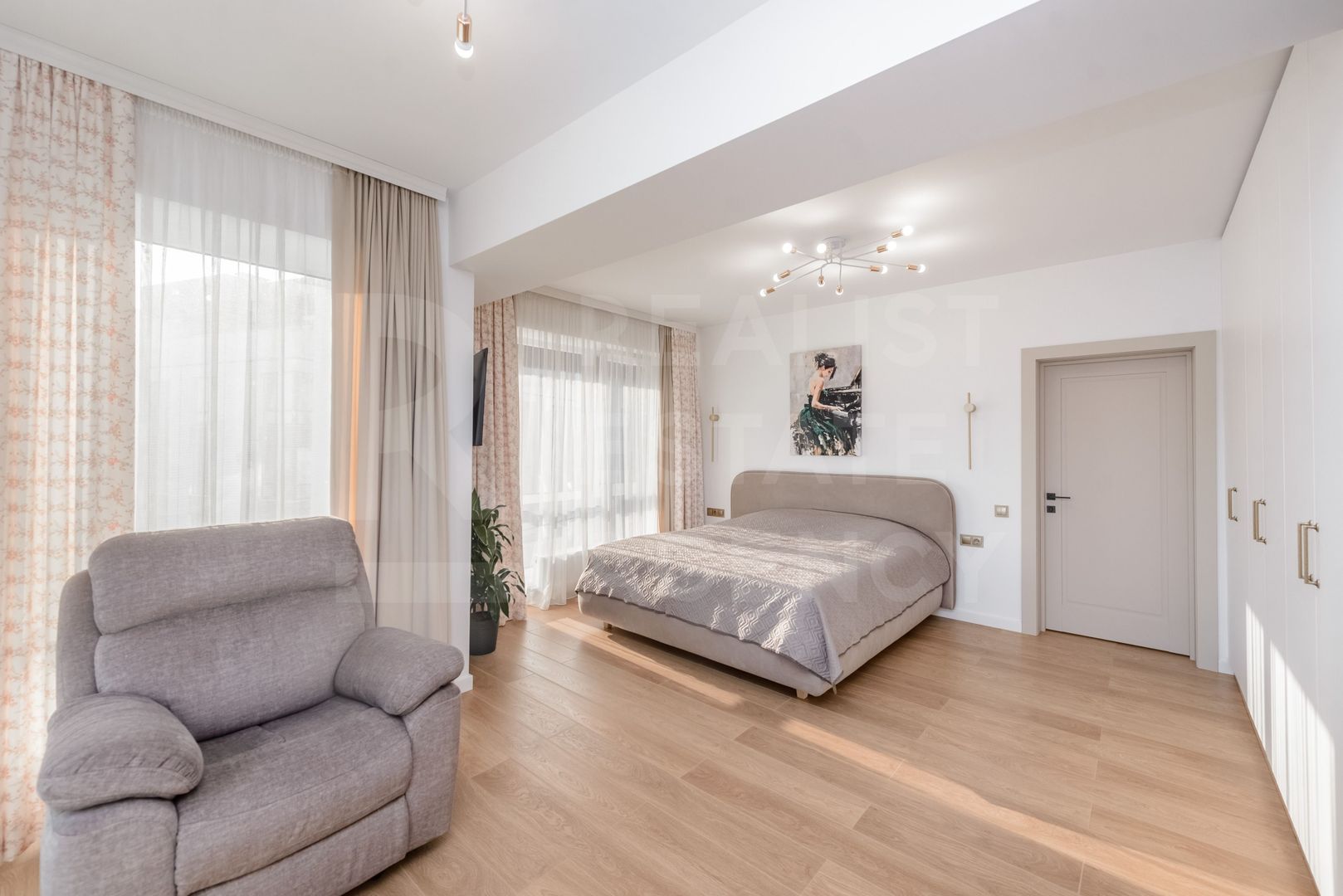 Vânzare, apartament, 2 dormitoare + living- 82 mp, Buiucani - Poză 11