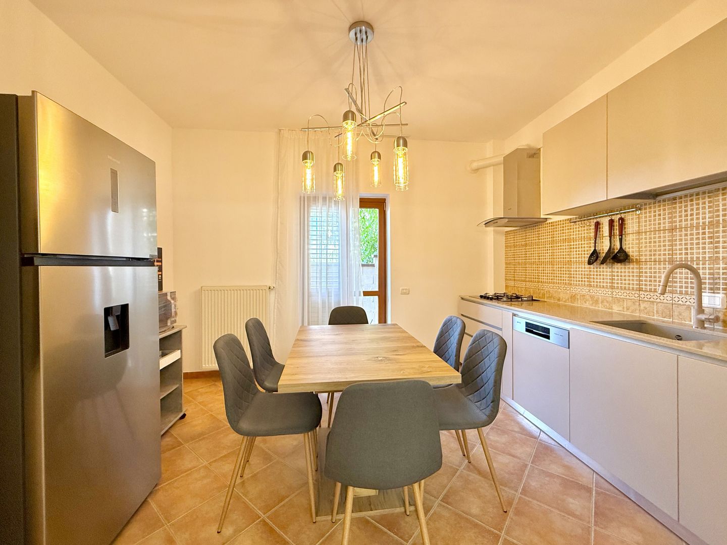 Casă tip triplex în zona centrală Dumbrăvița - Poză 6