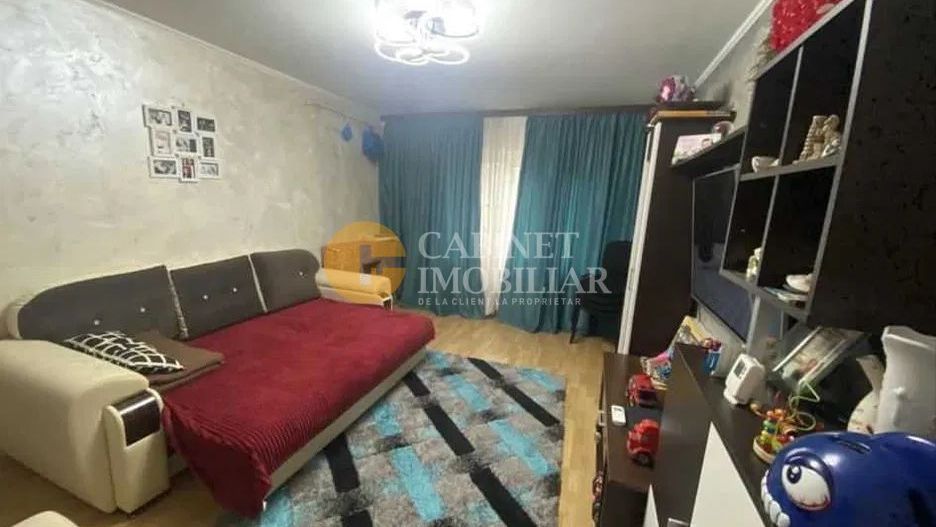 Cug - Selgros - 3 Camere Decomandat + Boxa .Bloc . 1992 - 72 Mp - Poză 4