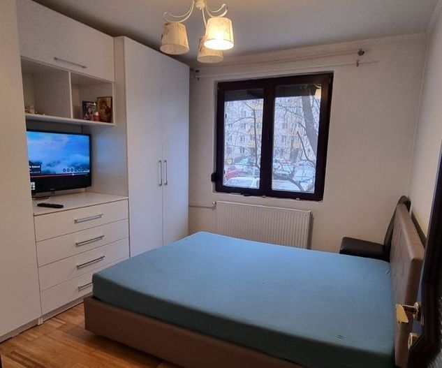 Apartament Luminos 3 camere, cu 2 bai.  6 m. metrou Piata Sudului /Mall SunPlaza - Poză 1