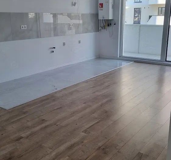 Apartament de vanzare 2 camere, etaj intermediar, terasa, garaj - Poză 1
