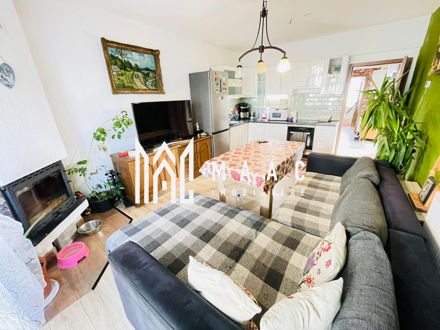 Casă tip înșiruită | 3 camere | 2 băi | | Curte 24 mp | Arhitectilor - Poză 3