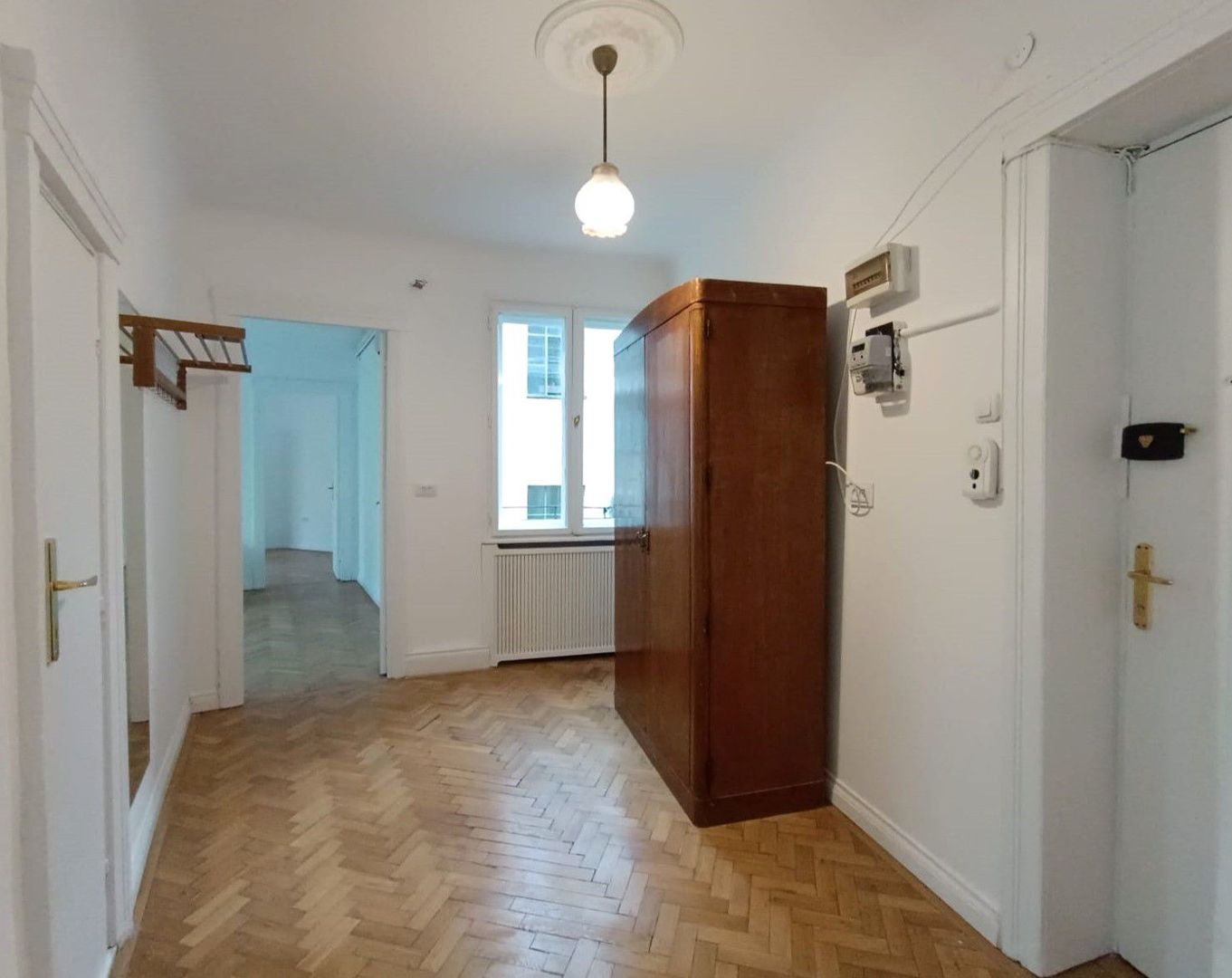 Inchiriem apartament complet renovat zona Universitatii - Poză 10