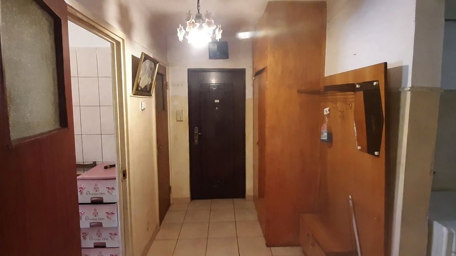 Vanzare Apartament  3 camere decomandat, parter, 68 mp,  metrou Valea Ialomiței - Poză 1