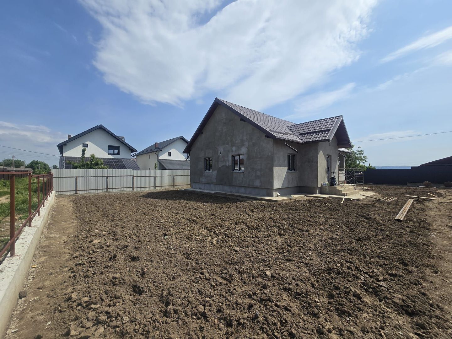 Casă Nouă Modernă de Vânzare –Sărata, Bacău,Confort, Spațiu și Liniste - Poză 4