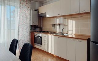 Apartament de vanzare, 2 camere, etaj intermediar, balcon, parcare - Poză 1