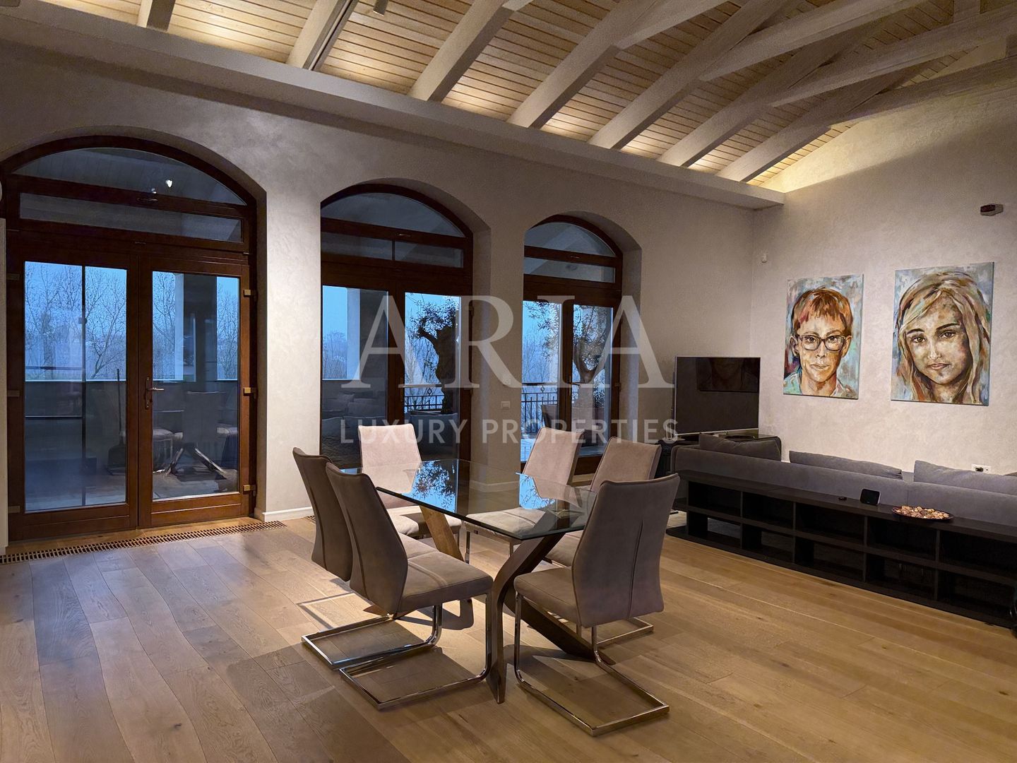 SNAGOV VILA | 36m DESCHIDERE LA LAC | PONTON 250mp | JACUZZI | SPA | BOWLING - Poză 2