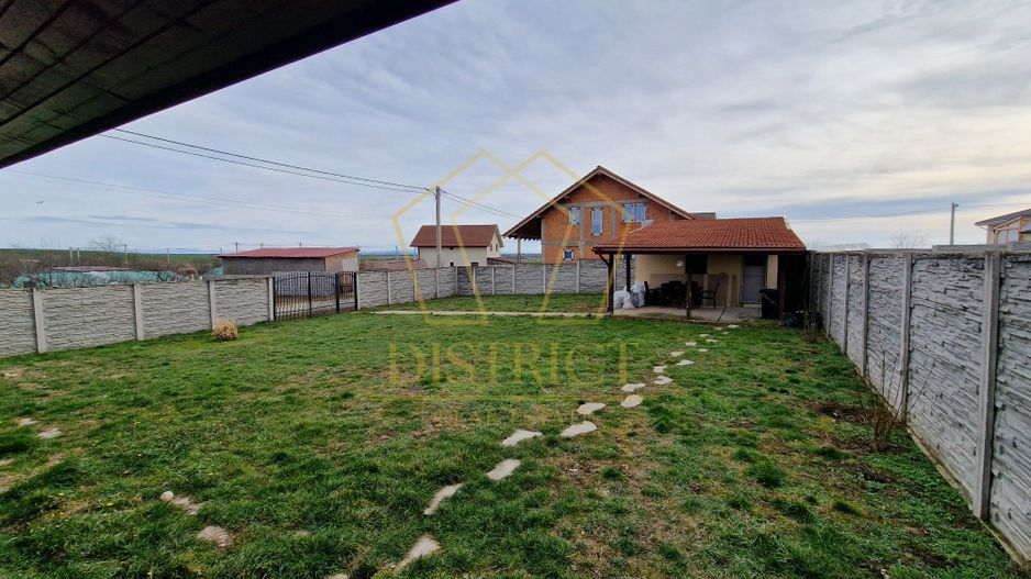 Casa individuala impartita in 2 apartamente | Ianova - Poză 17