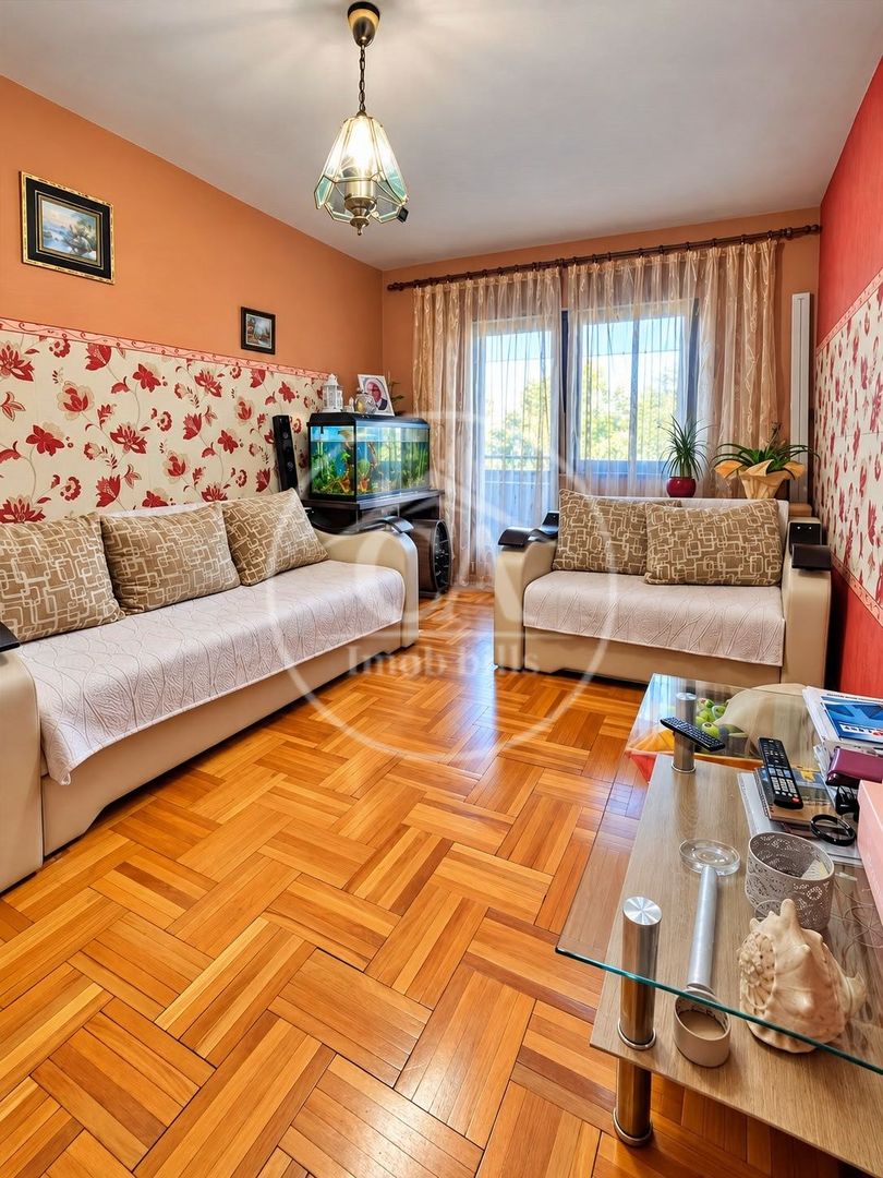 Apartament de vanzare cu 3 camere in zona Nufarul, Oradea - Poză 1