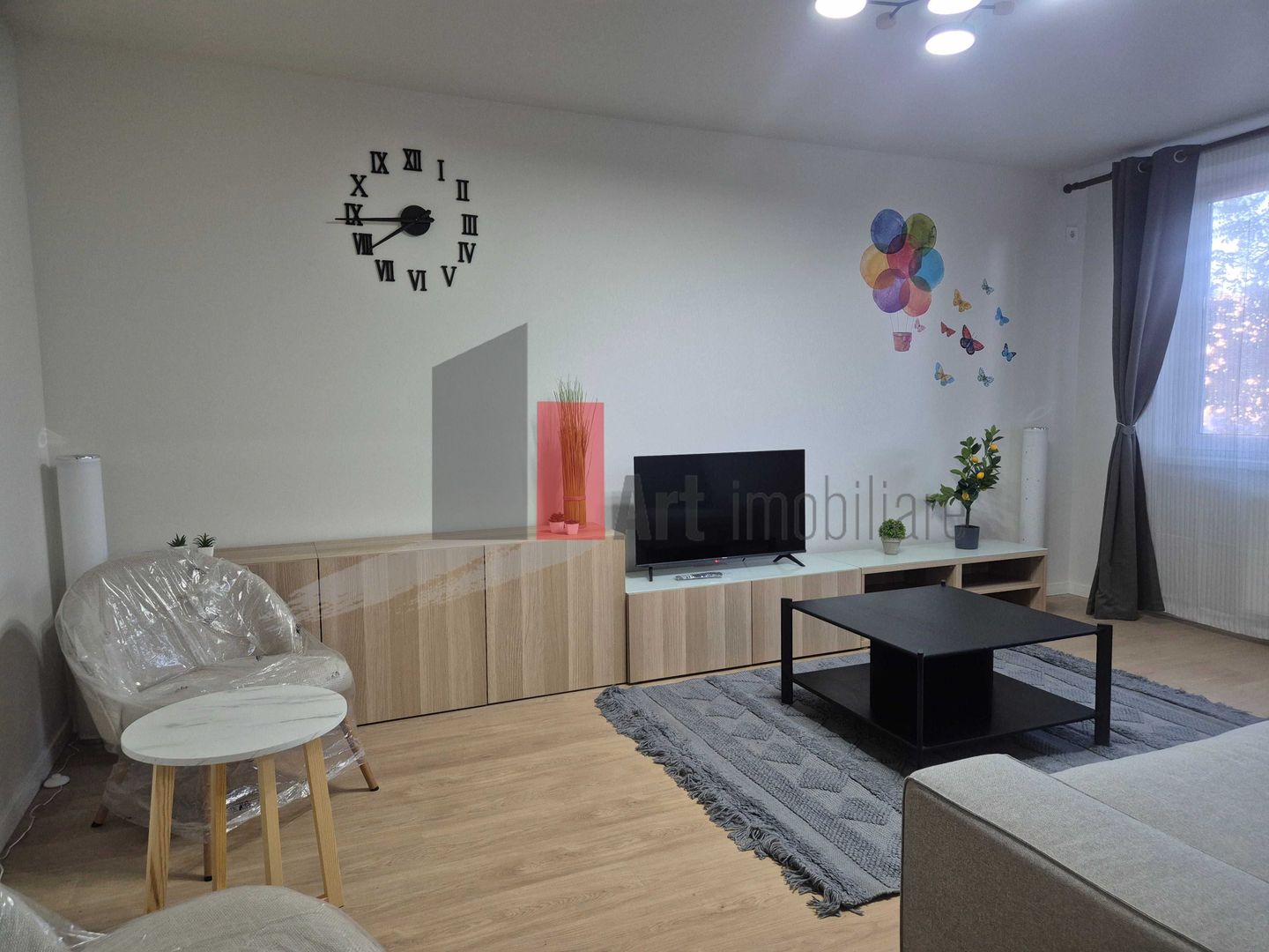 Inchiriez apartament 4 camere, complet renovat, - Poză 1