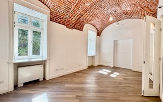 Spatiu birou in cladire istorica restaurata - Poză 2