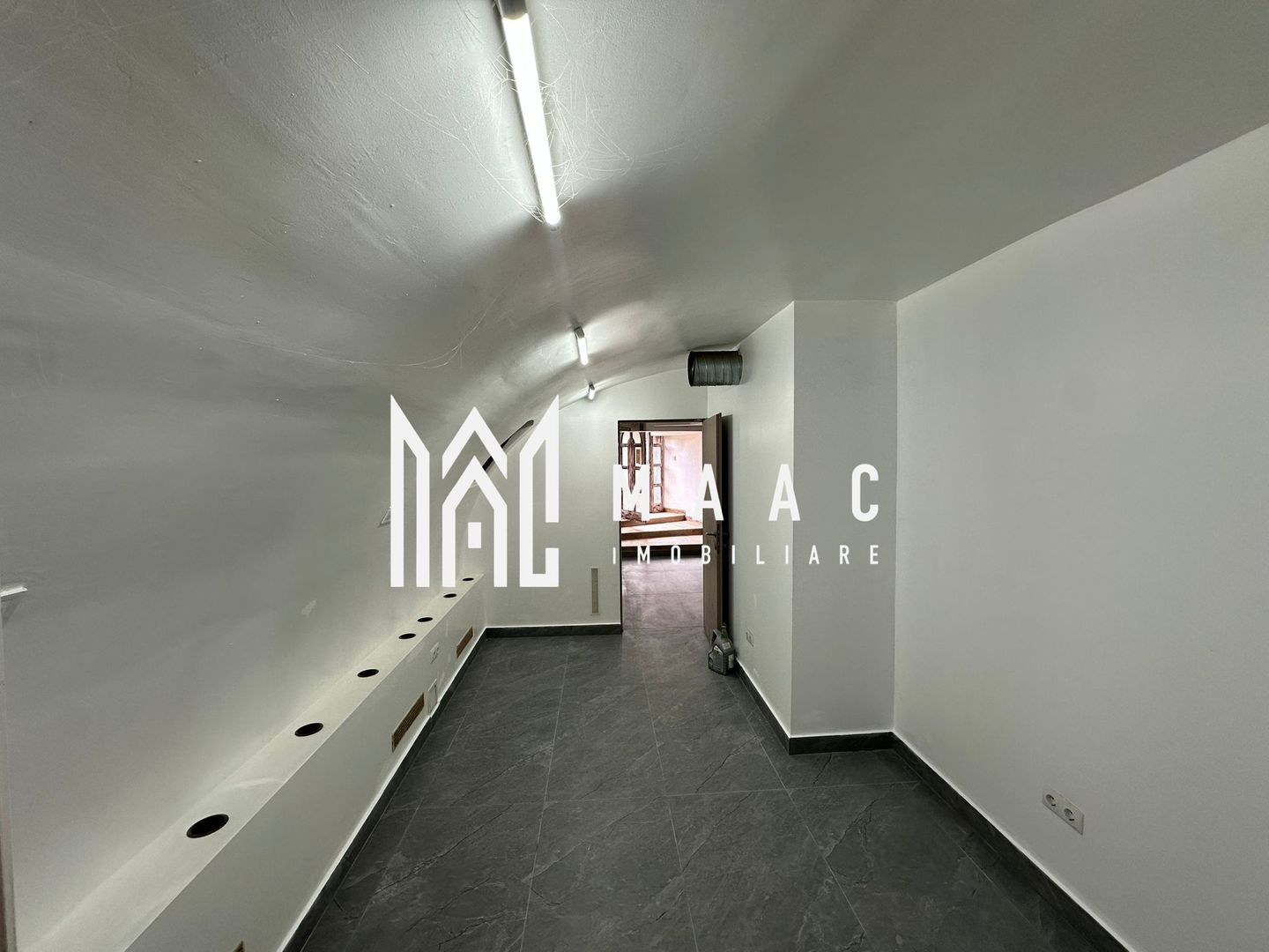 Spațiu comercial I 55 mp I Bucătărie I Gr. Sanitar I Central - Poză 2