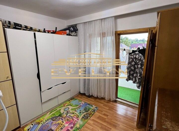 De vanzare apartament 4 camere, etaj 2, Str. Calea Nationala ( Farmacia Husac ) - Poză 5
