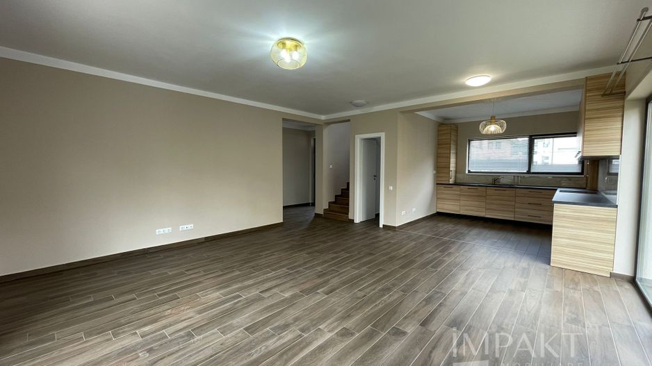 Casă / Vilă cu 4 camere de închiriat - Dezmir - Poză 4