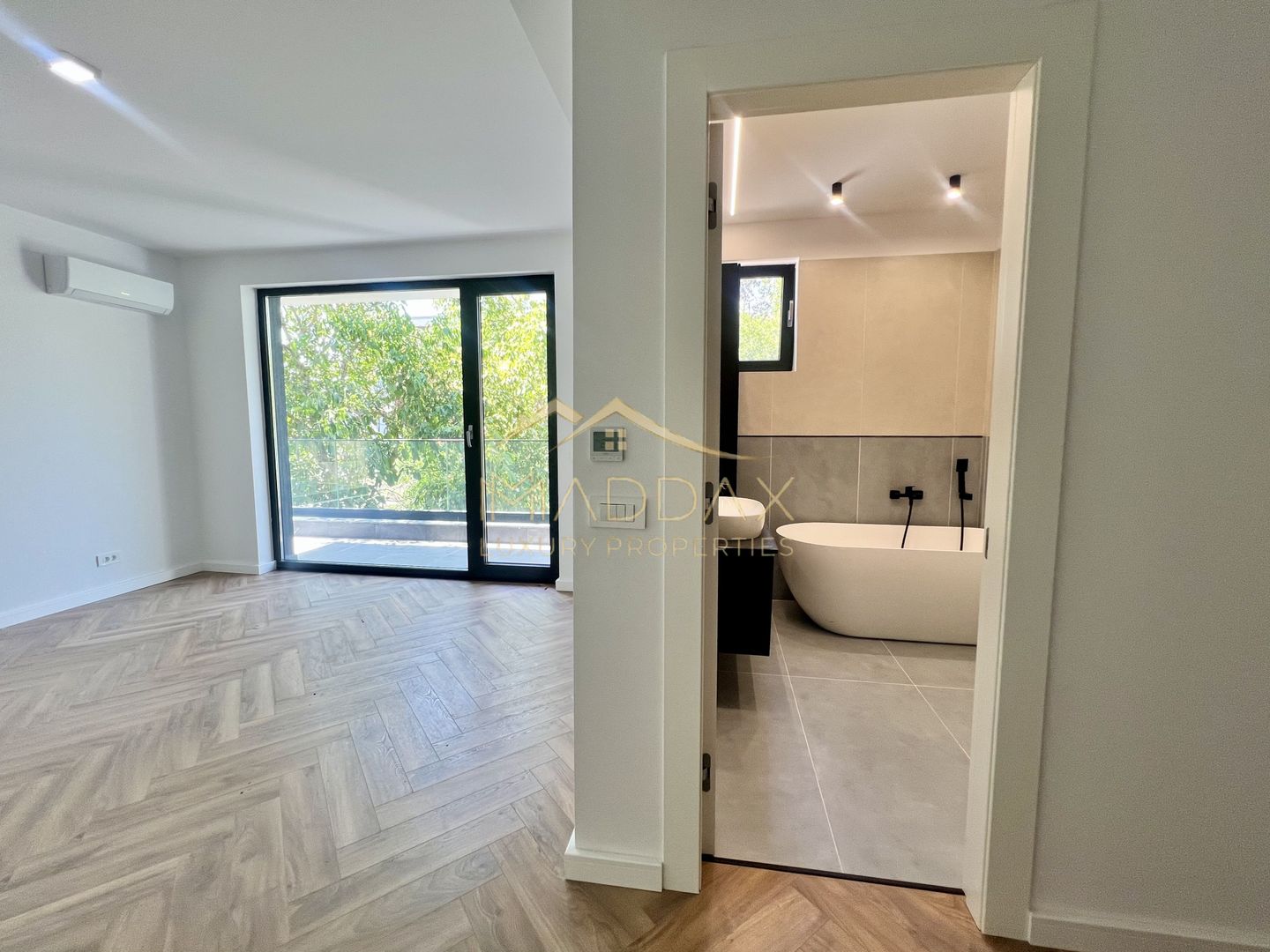 Vilă **6 camere  **451mp // Zona Iancu Nicolae - Poză 87