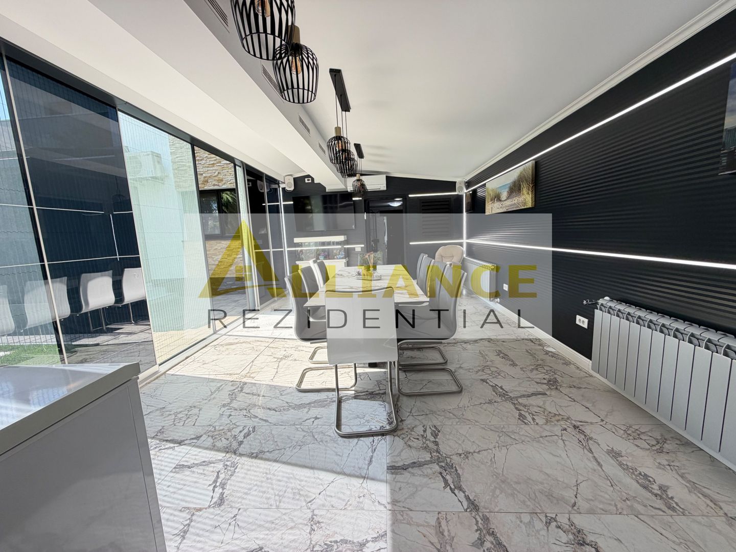 Casa P+1+M cu teren de 650 mp, piscina si curte complet amenajata - Poză 11