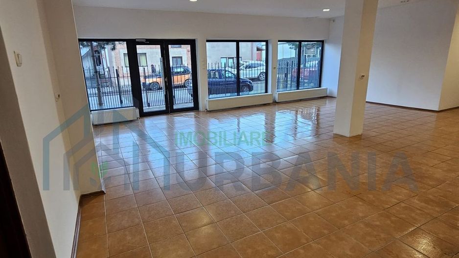 De închiriat imobil parter comercial + etaj locuit + curte cu 7 locuri de parcare, Strada Ciric - Poză 3