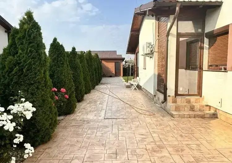 CASA DE VANZARE - ZONA NORD - PUNCT DE REPER LIVADA - Poză 1