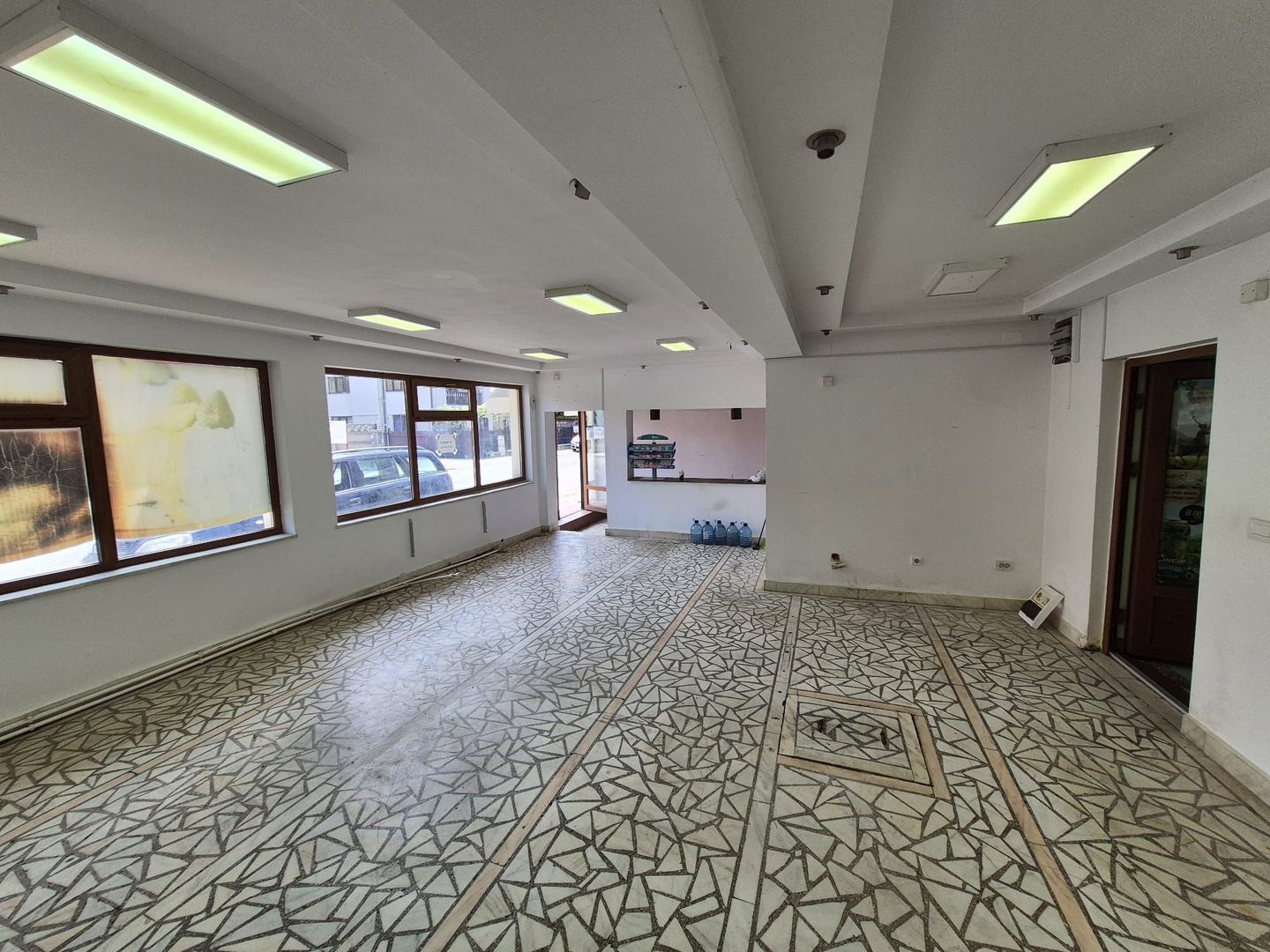 Spatiu comercial+Locuinta 664 mp construiti+anexa 16 mp si teren 845mp - Poză 7