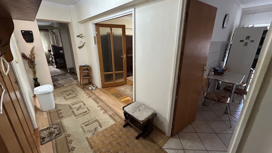 Apartament 3 camere, etaj 1 - zona Centru - Poză 8