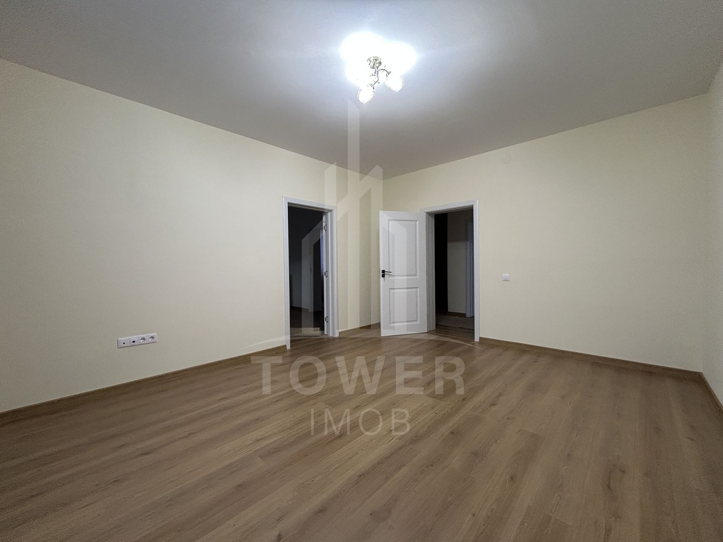 Casă de închiriat curte proprie, subsol pod, garaj - Central - Poză 7