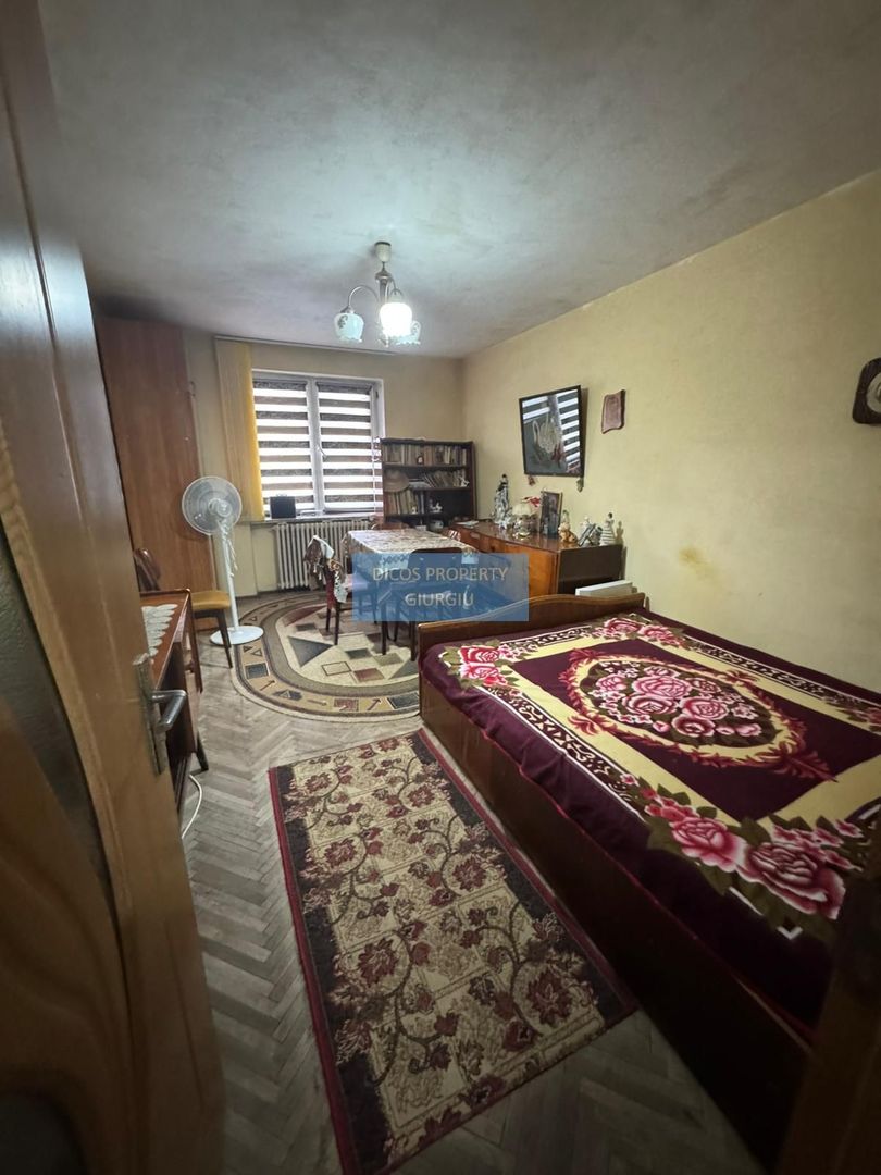 Apartament central 2 camere, parter, garaj inclus - Poză 4