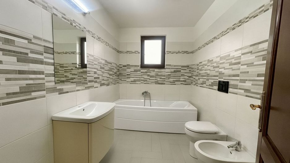 CASA COMPLET UTILATA SI MOBILATA MODERN CU GRADINA | 1100 MP |MARGINEA - Poză 34