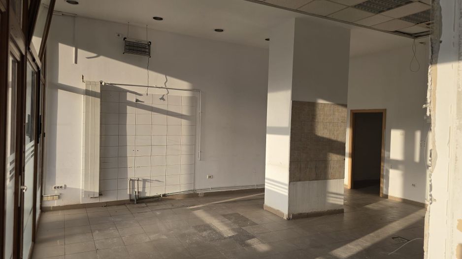 Spatiu comercial de aproximativ 120 mp | Vitrina de 14 m | I.L. Caragiale, Resita - Poză 6