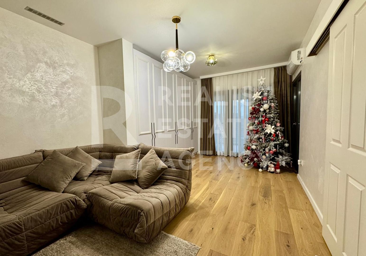 Vânzare, apartament, 3 camere, loc de parcare, Cosmopolis - Poză 1